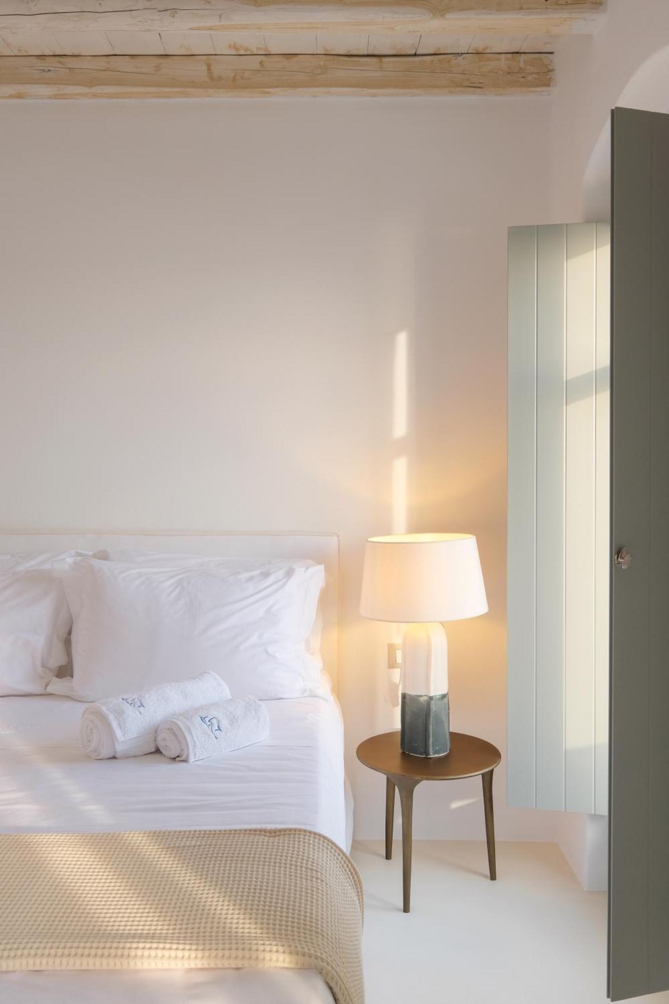 Odyssey Rock Milos Sunset Suites Plaka  Экстерьер фото