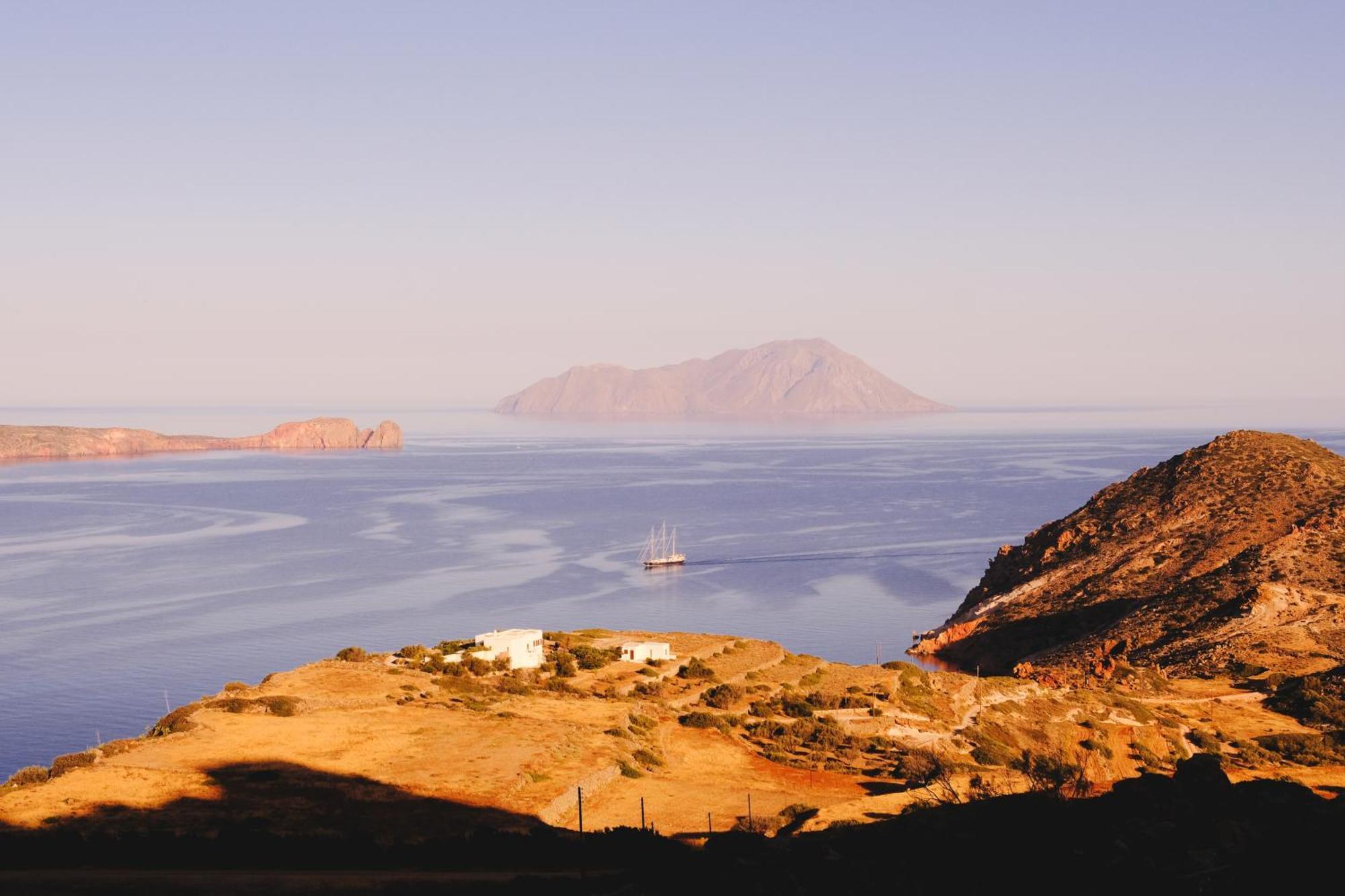 Odyssey Rock Milos Sunset Suites Plaka  Экстерьер фото