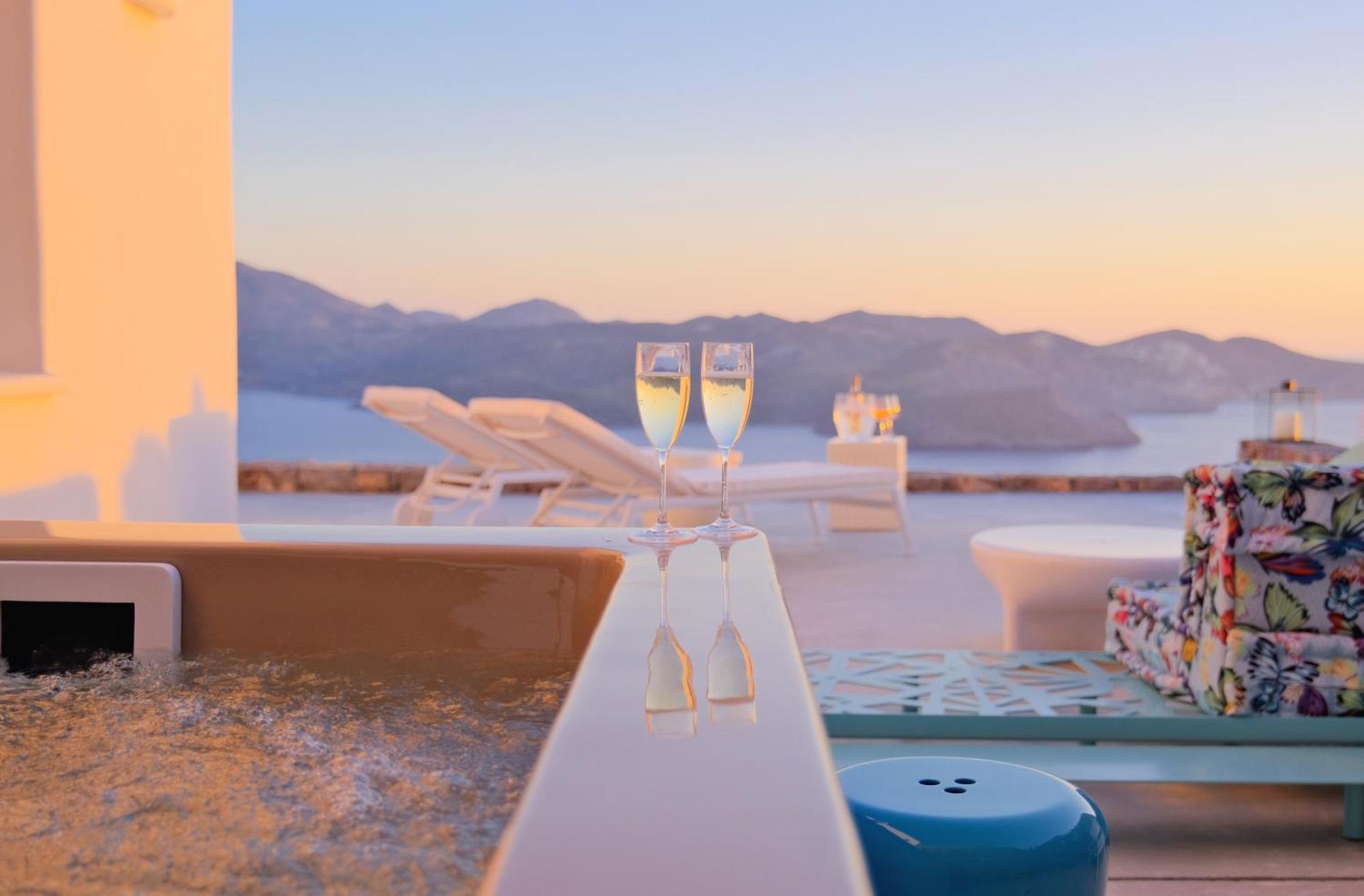 Odyssey Rock Milos Sunset Suites Plaka  Экстерьер фото