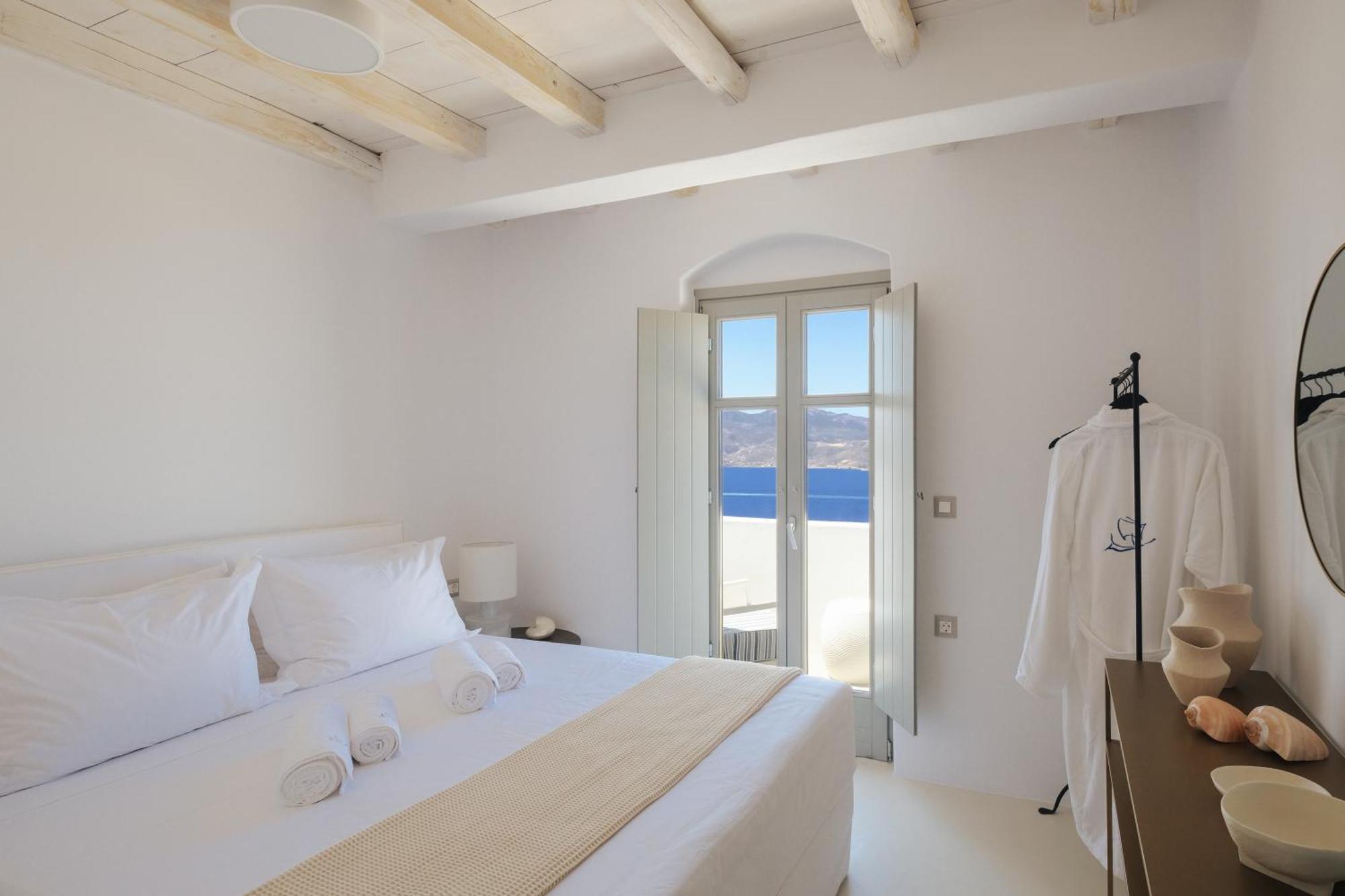 Odyssey Rock Milos Sunset Suites Plaka  Экстерьер фото
