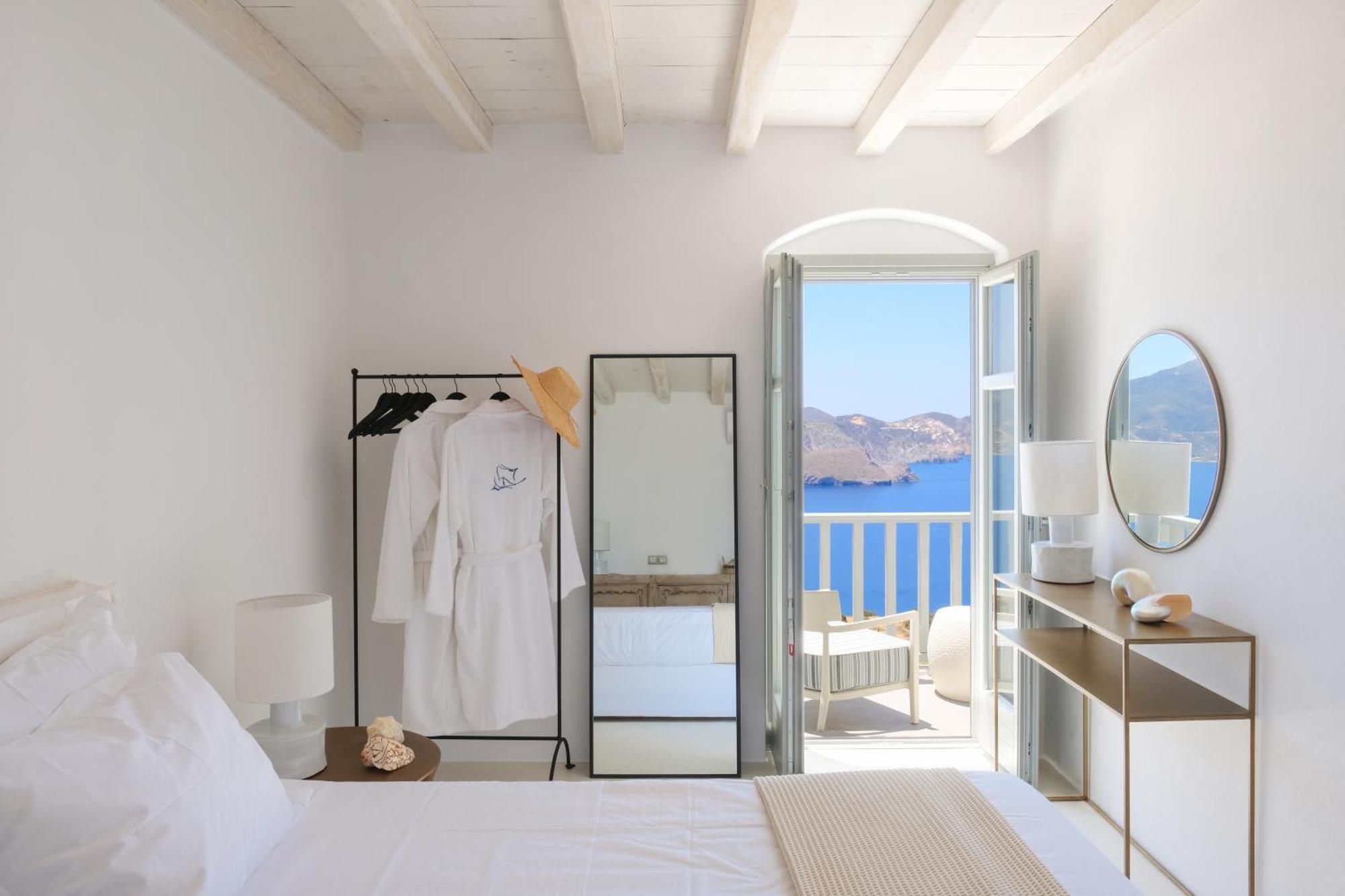 Odyssey Rock Milos Sunset Suites Plaka  Номер фото