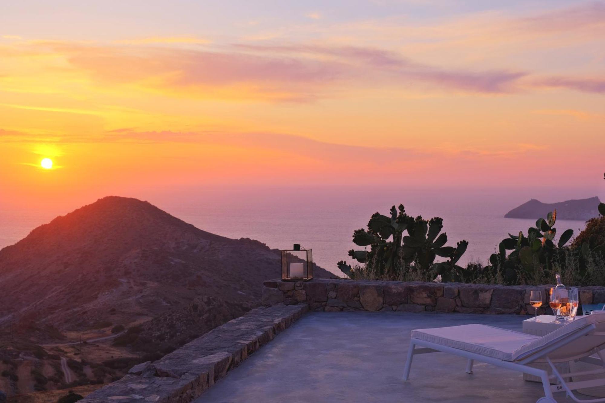 Odyssey Rock Milos Sunset Suites Plaka  Номер фото
