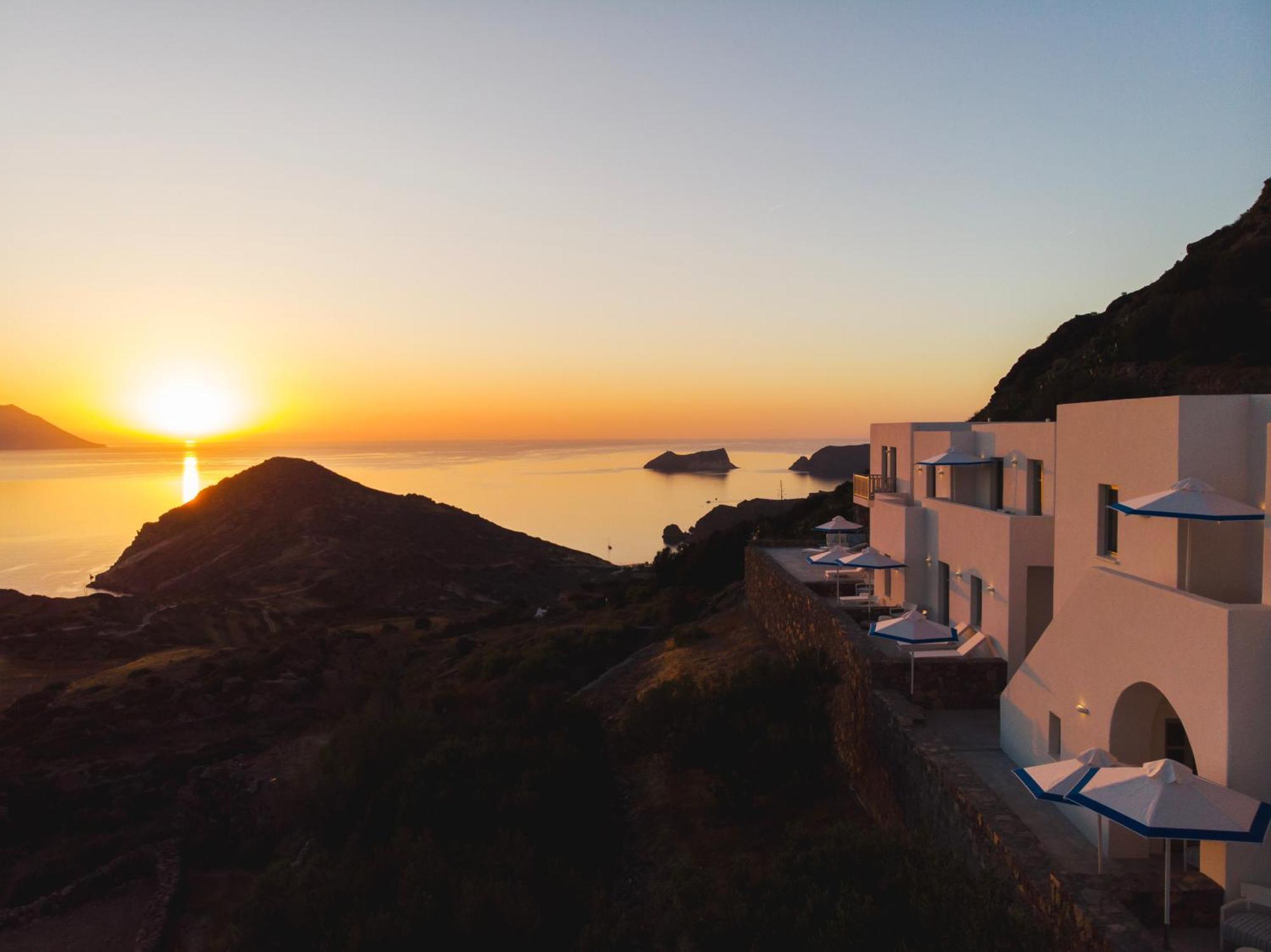 Odyssey Rock Milos Sunset Suites Plaka  Экстерьер фото